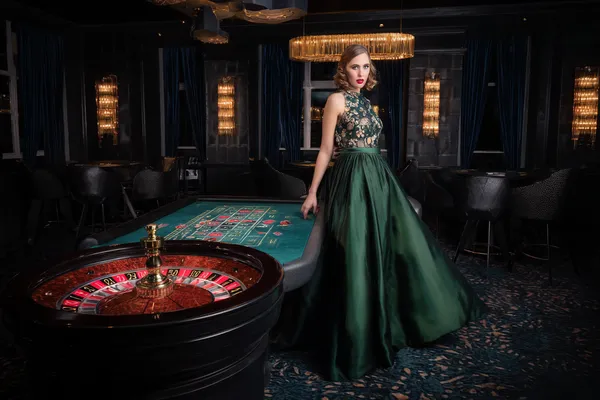 8777BET মোবাইল ক্যাসিনো — যেকোনো সময়, যেকোনো স্থানে খেলুন একটি উৎসবমুখর অনুষ্ঠানে স্মার্টফোন ব্যবহার করছেন একজন খেলোয়াড়—যা 8777BET–এর সম্পূর্ণ মোবাইল-ফ্রেন্ডলি অভিজ্ঞতাকে তুলে ধরে।